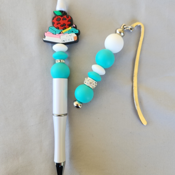 Other - TEACHER'S PET 🍎BEADED PEN & BOOKMARK SET📚